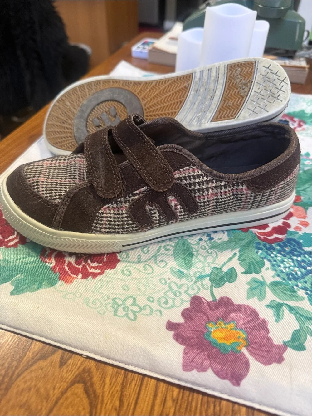 Ladies Etnies Brown Plaid Velcro Sneakers - Picture 3 of 6